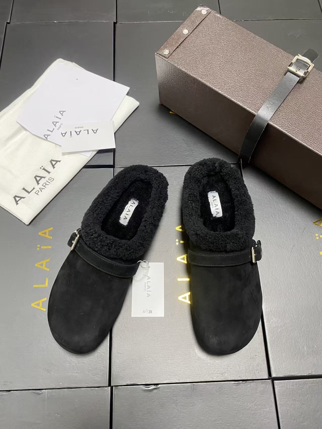 Alaïa Black Shearling-Lined Flat Slide | Luxe Leather Slipper