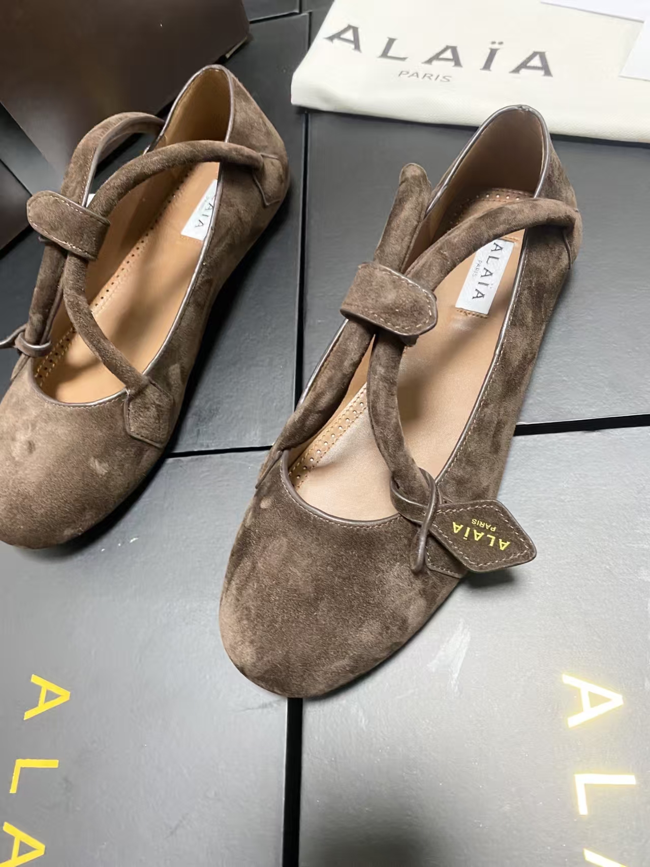 Alaïa Mocha Ballet Flats | Leather Gathered-Toe Slip-Ons