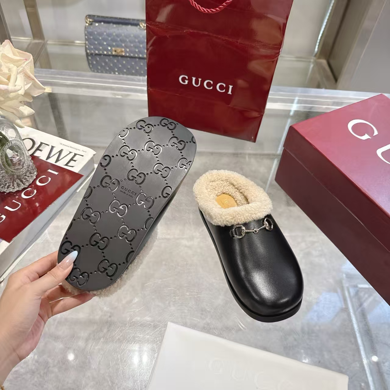 Gucci Women's Fall Winter New Arrival Black Calfskin & Wool Slipper | Luxe Indoor Slide