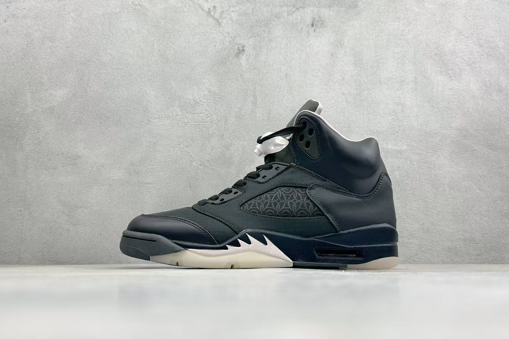 Air Jordan 5 Retro Black & White | Mid-Top Vintage Basketball Sneaker