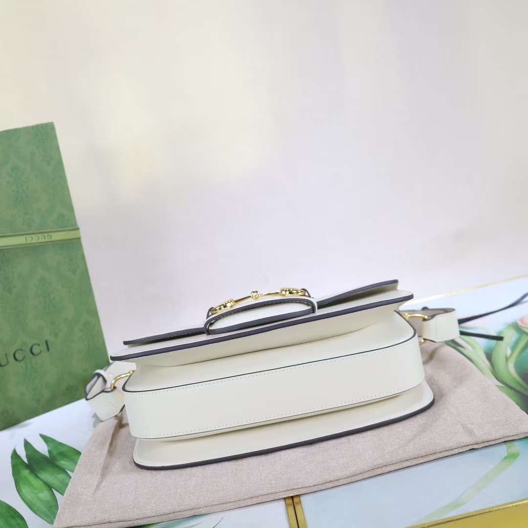 Gucci Horsebit 1955 Medium Shoulder Bag in White | Retro Textured Leather with Signature Horsebit