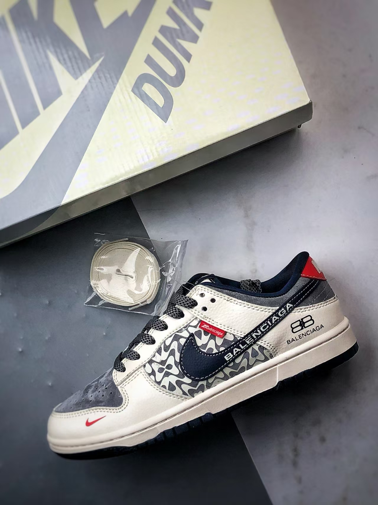 Nike Dunk Low Retro in Paris Oatmeal & Blue | Low-Top Casual Sneaker