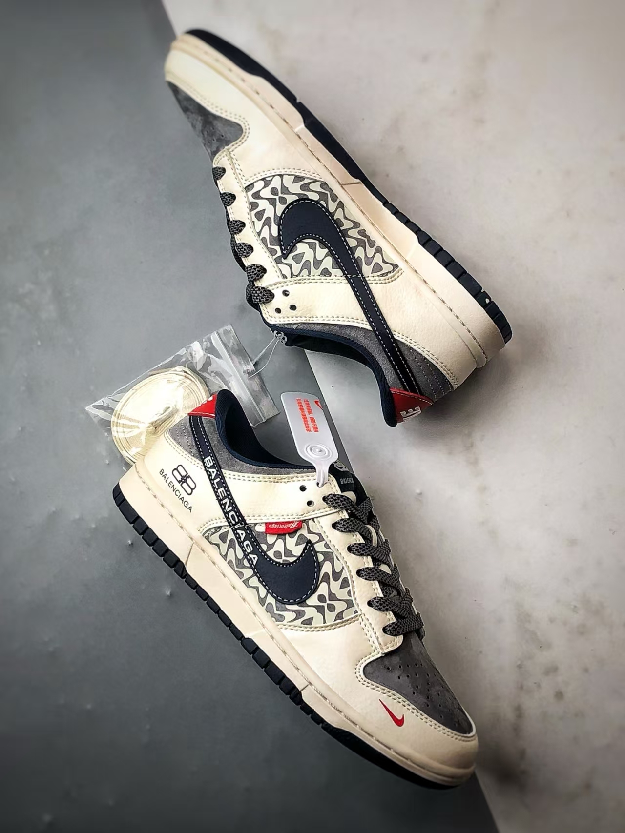 Nike Dunk Low Retro in Paris Oatmeal & Blue | Low-Top Casual Sneaker