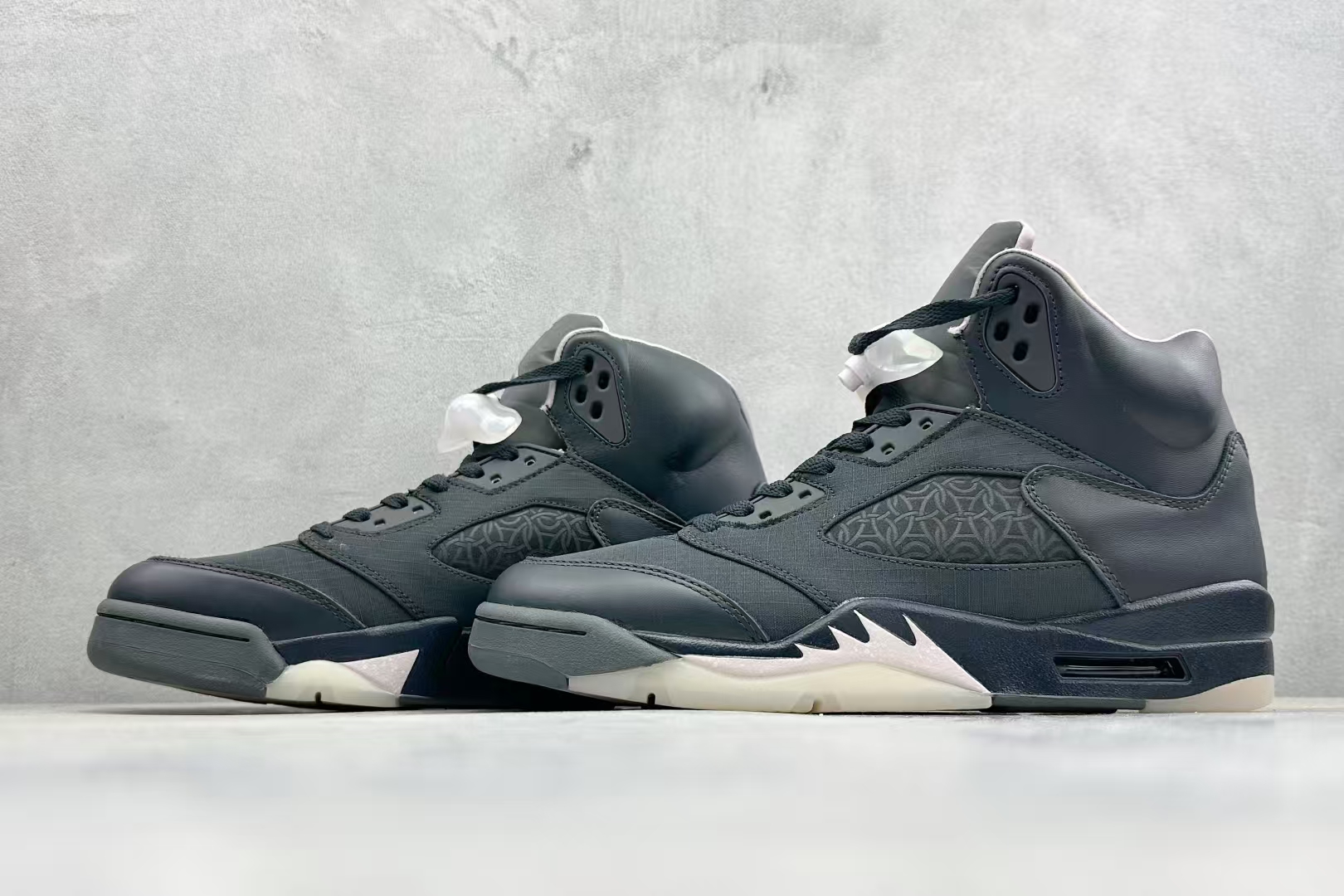 Air Jordan 5 Retro Black & White | Mid-Top Vintage Basketball Sneaker
