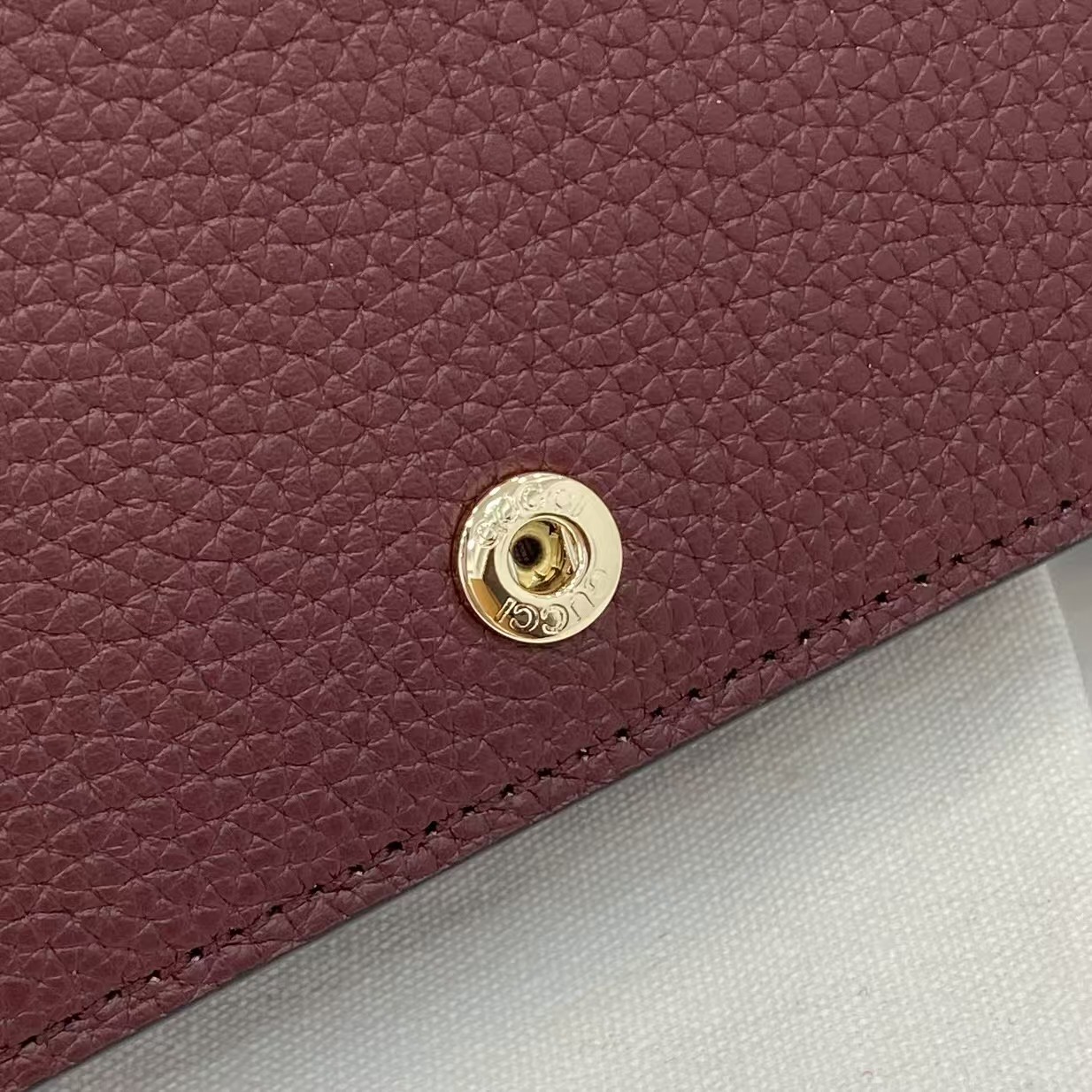 Gucci GG Marmont Two-Tone Chain Wallet | Ancora Red Leather & Beige/Brown GG Supreme