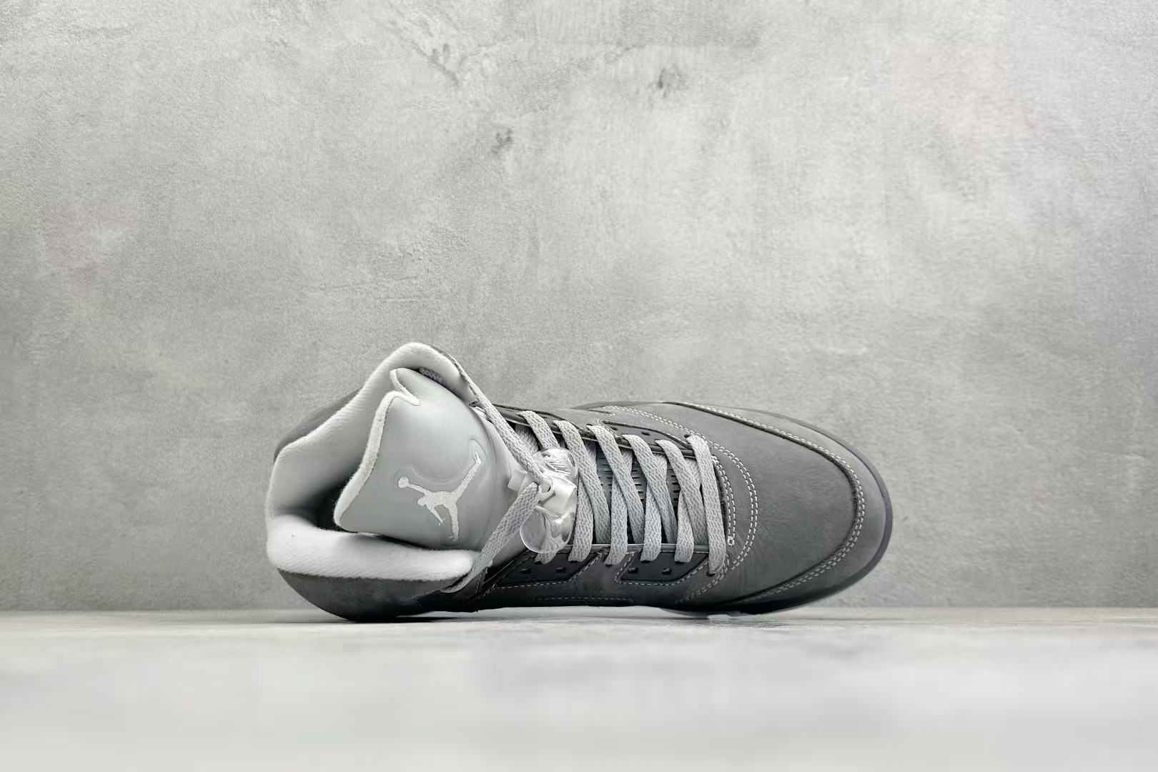 Air Jordan 5 Retro Grey | Mid-Top Vintage Basketball Sneaker