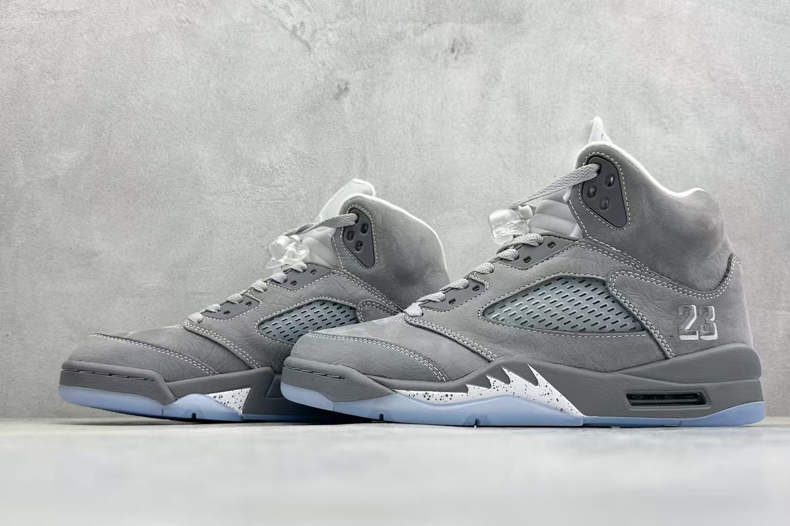 Air Jordan 5 Retro Grey | Mid-Top Vintage Basketball Sneaker