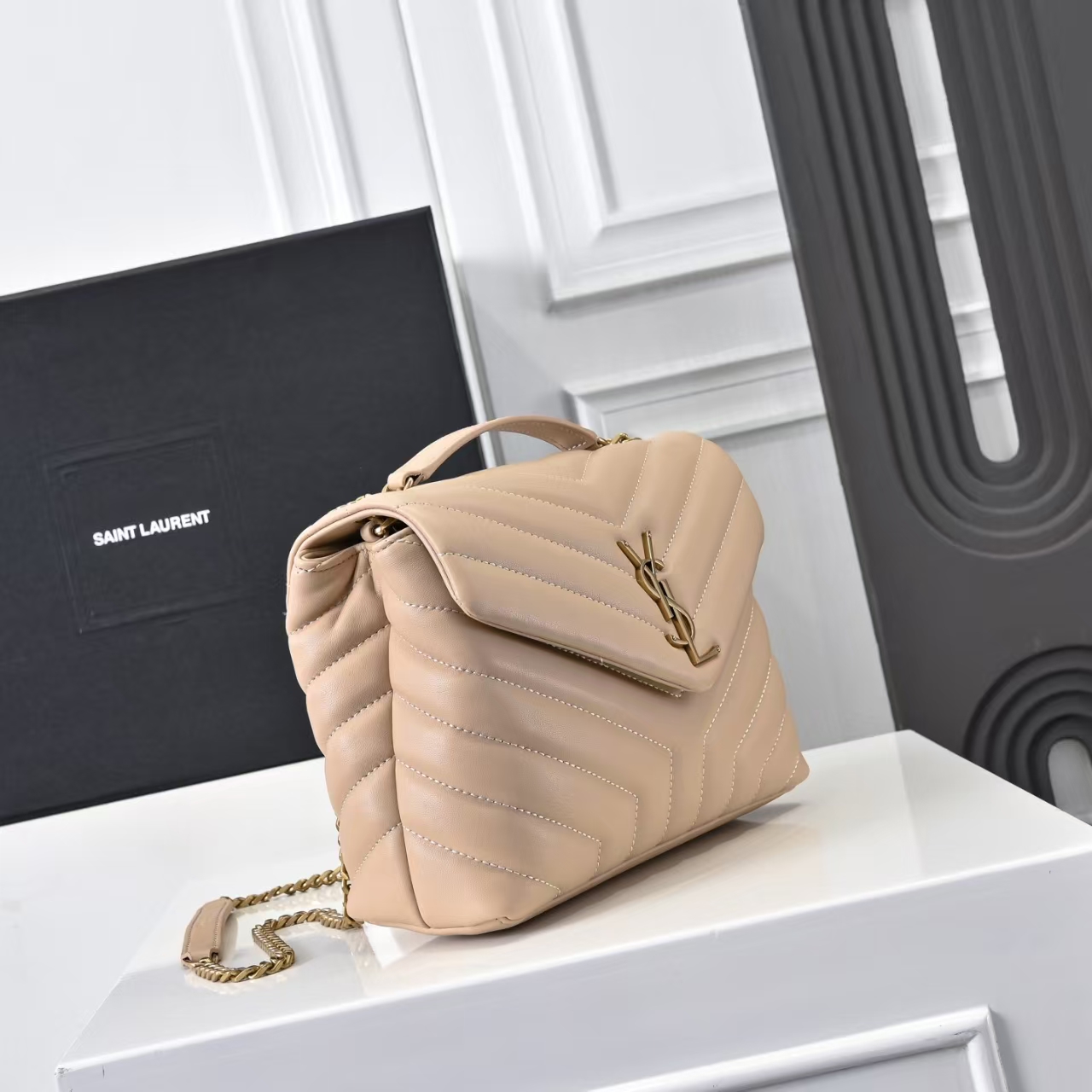 SAINT LAURENT LOULOU 