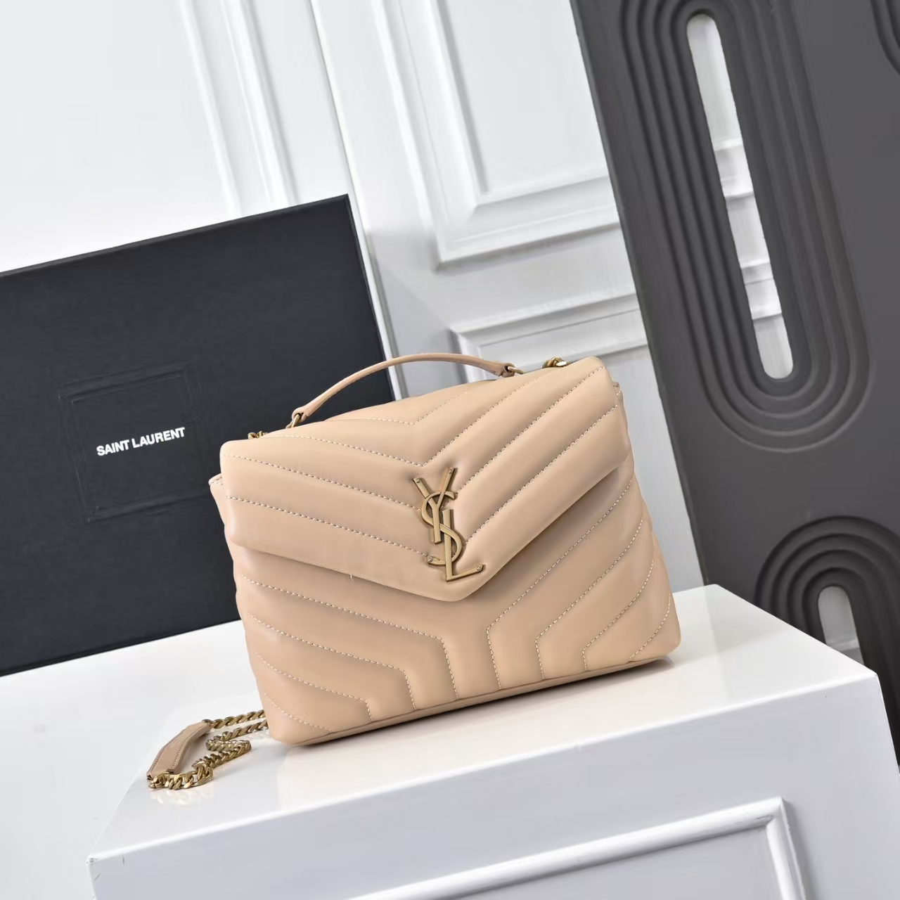 SAINT LAURENT LOULOU 