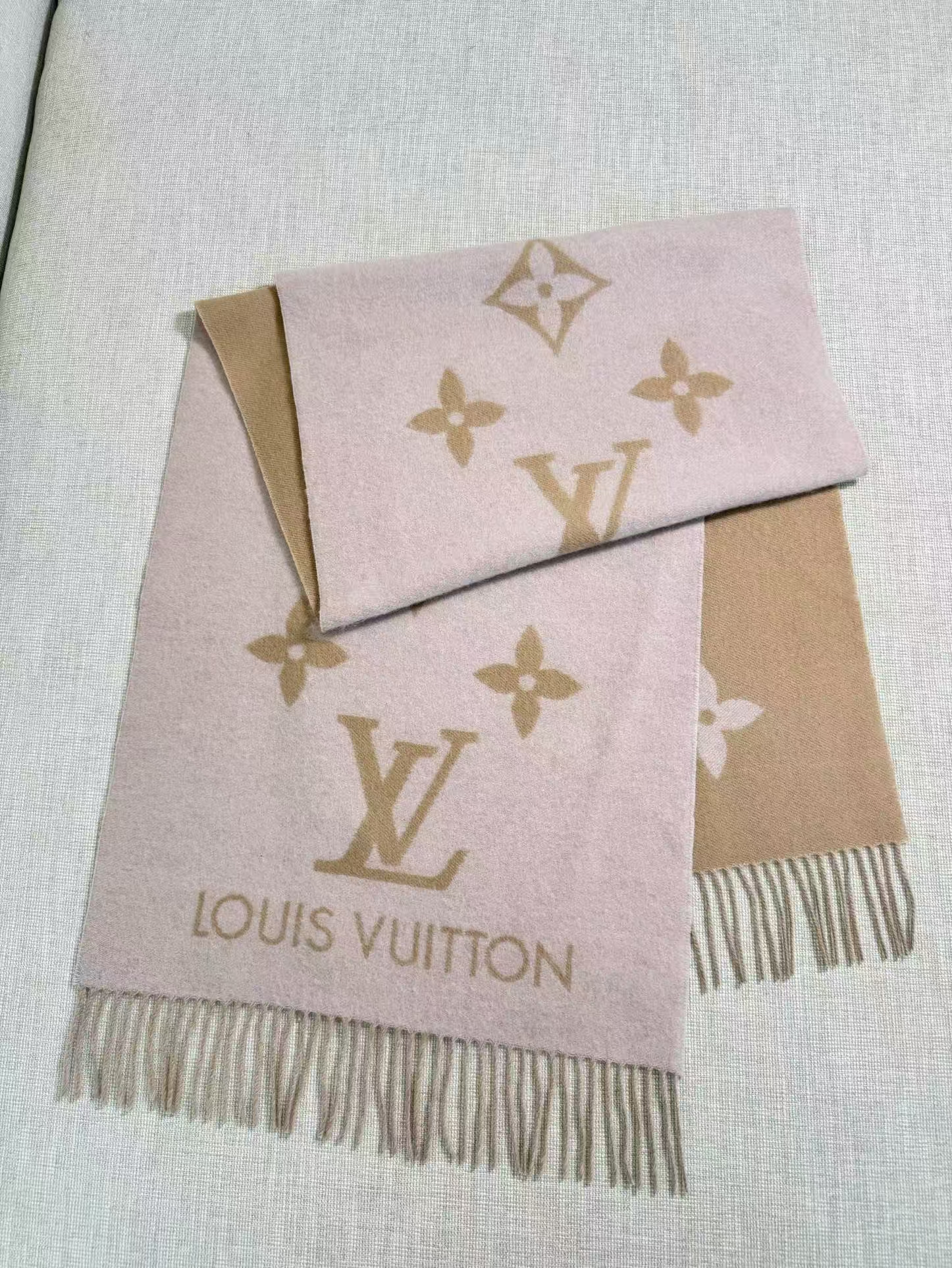 Louis Vuitton REYKJAVIK Classic Solid Cashmere Scarf - 2024 Edition