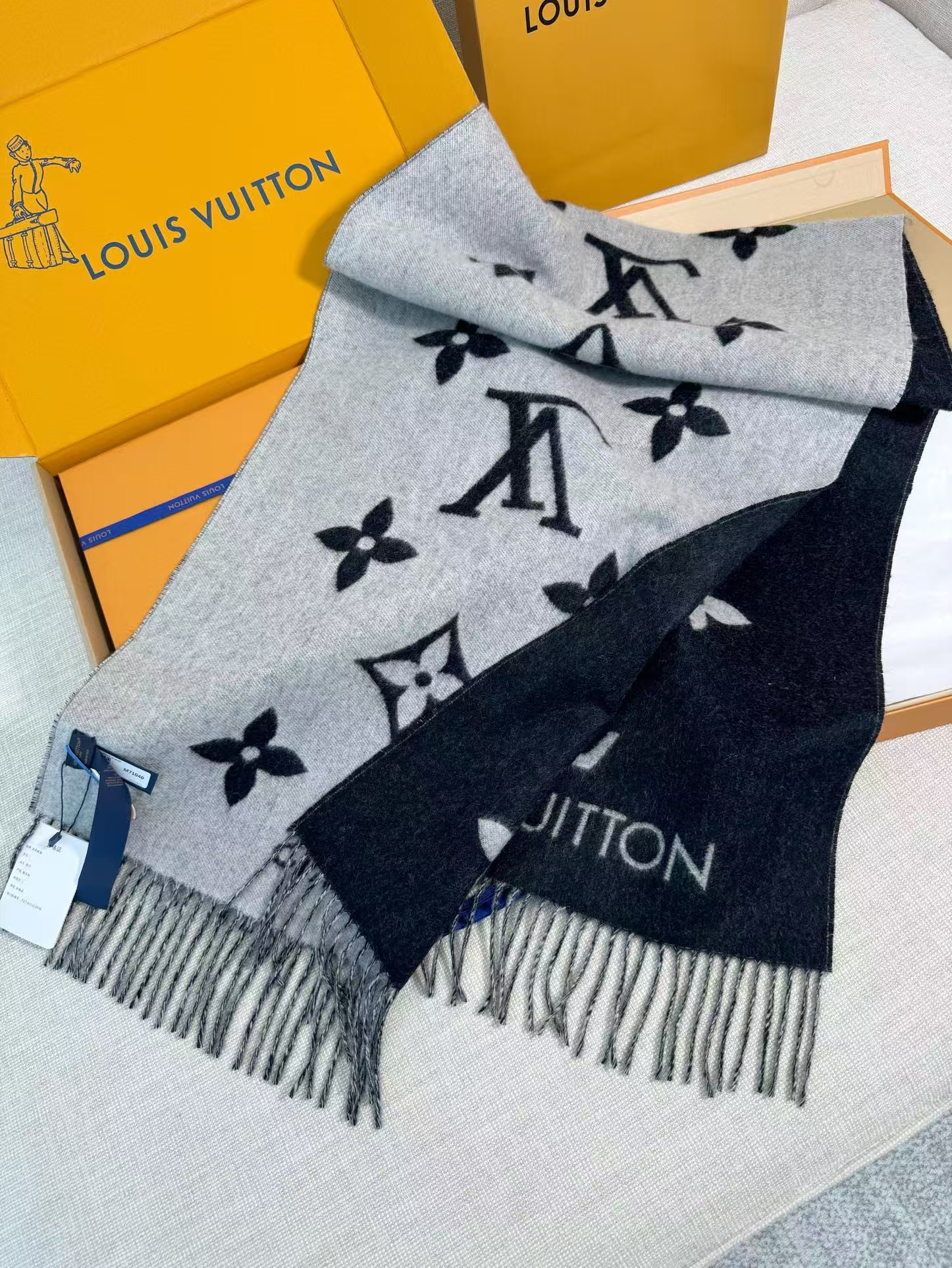 Louis Vuitton REYKJAVIK 2024 Edition Solid Cashmere Scarf