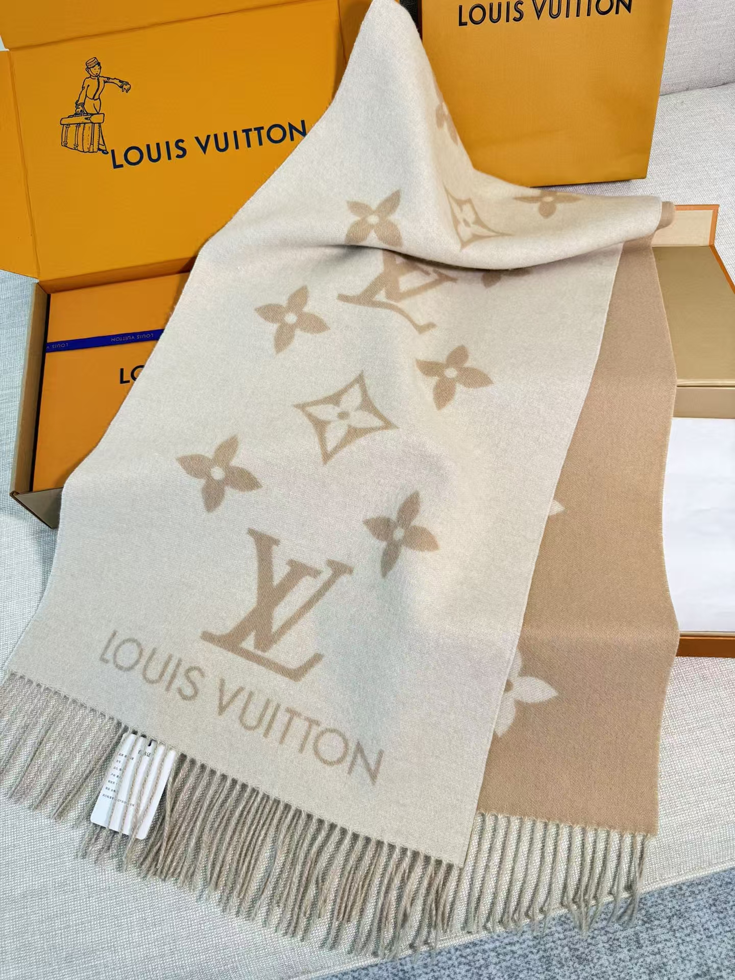 Louis Vuitton REYKJAVIK 2024 Edition Solid Cashmere Scarf