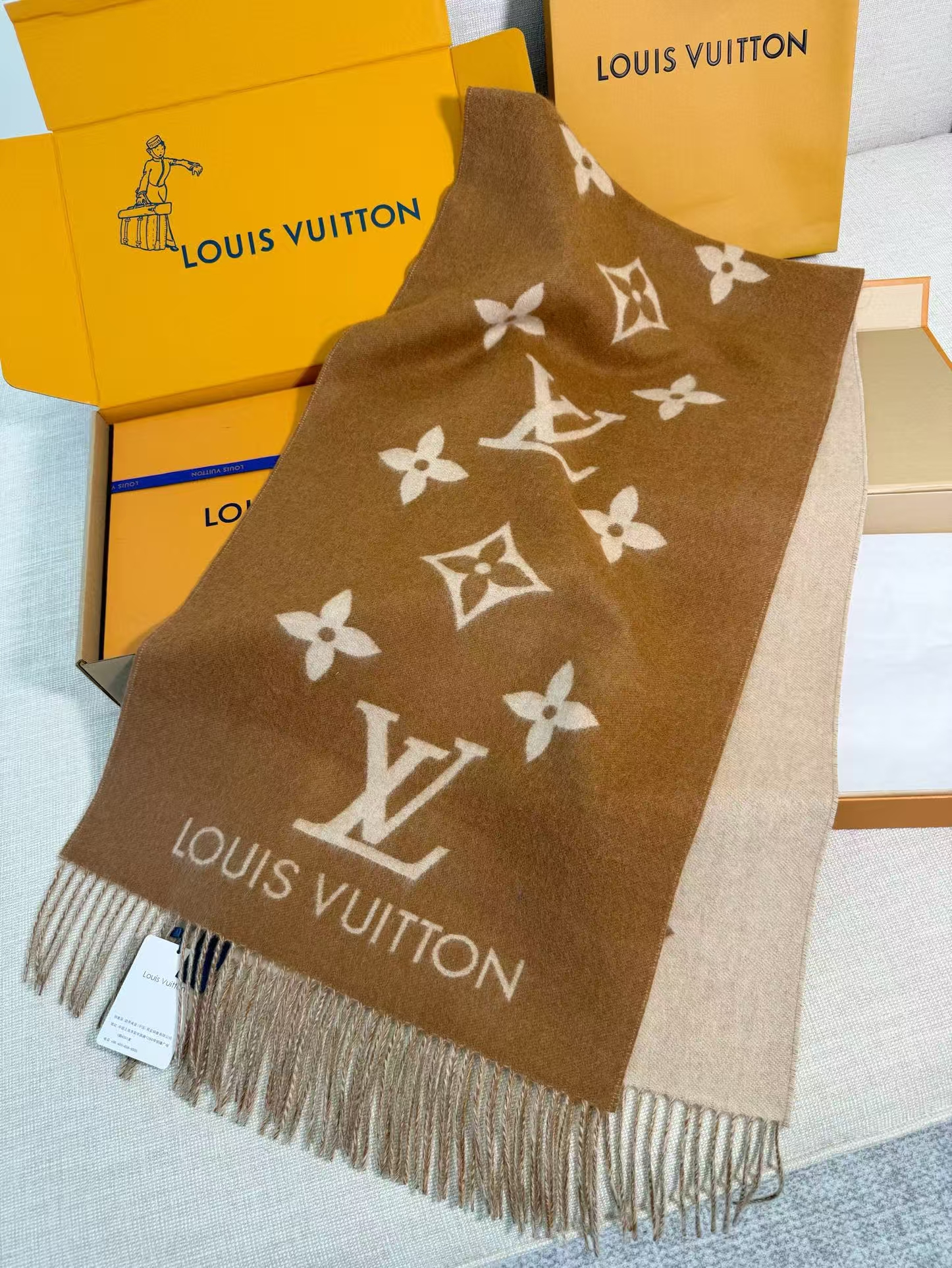 Louis Vuitton REYKJAVIK 2024 Edition Solid Cashmere Scarf