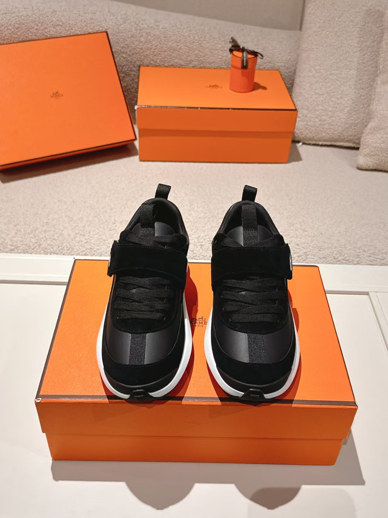 HERMÈS Loop White & Black Calfskin Casual Sneaker