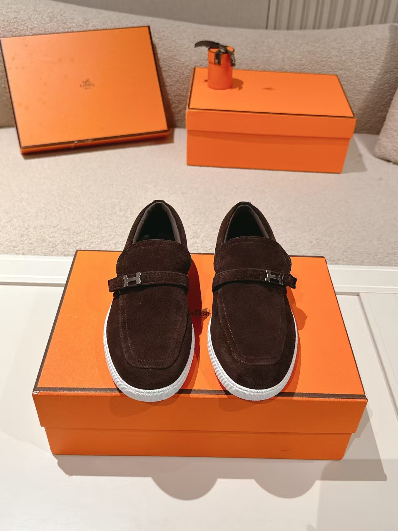 HERMÈS Fall Winter New Arrival Loafer in White & Dark Brown | British Vintage Design