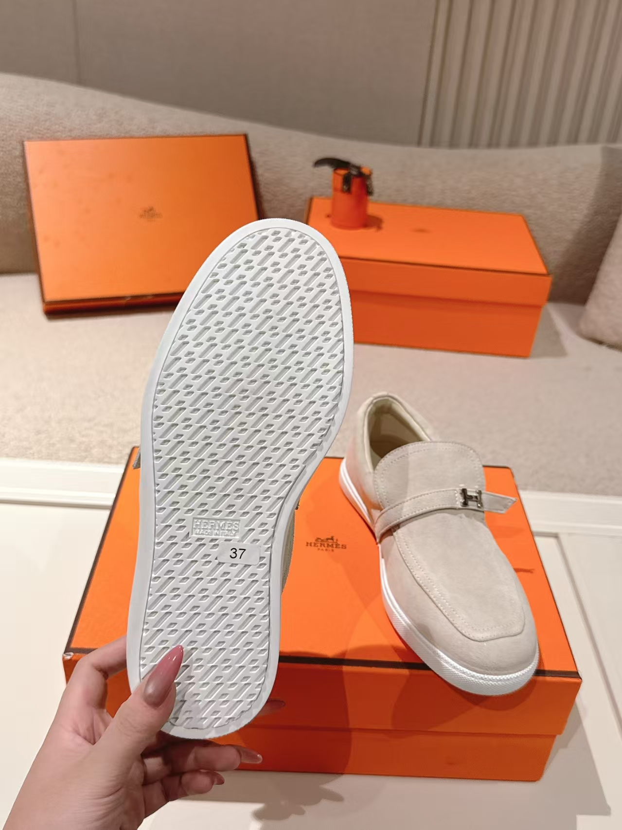HERMÈS Fall Winter New Arrival Loafer in White & Light Grey | British Vintage Design
