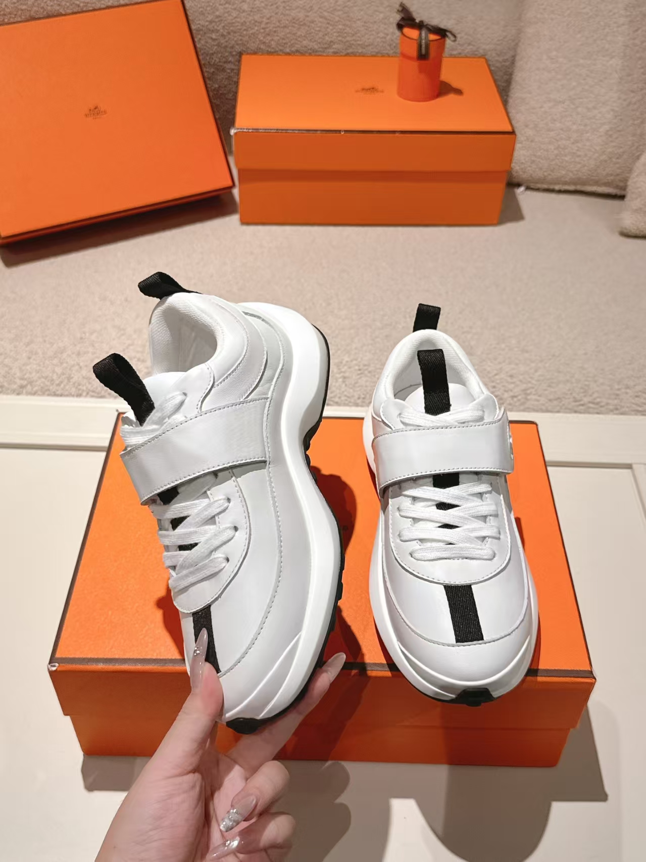 HERMÈS Loop White & Black Calfskin Casual Sneaker