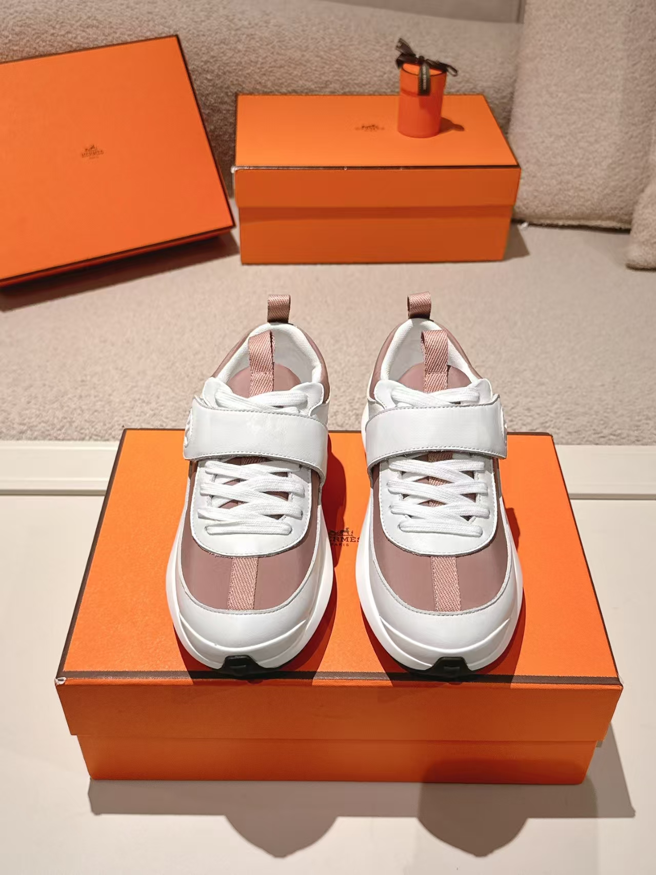 HERMÈS Loop White & Maroon Calfskin Casual Sneaker