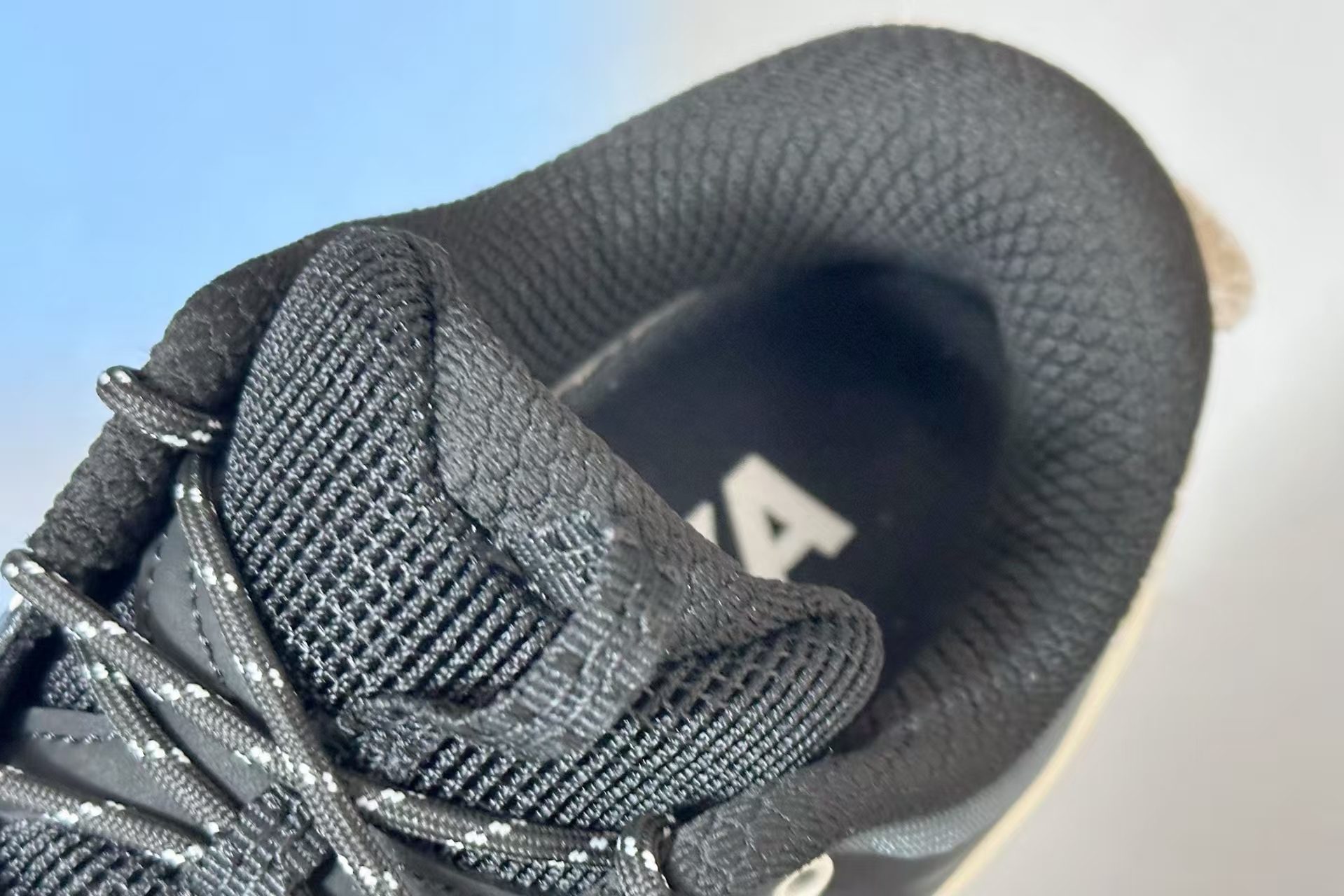 HOKA Bondi 8 Beige & Black | Retro Comfort Anti-Slip Low-Top Running Shoes