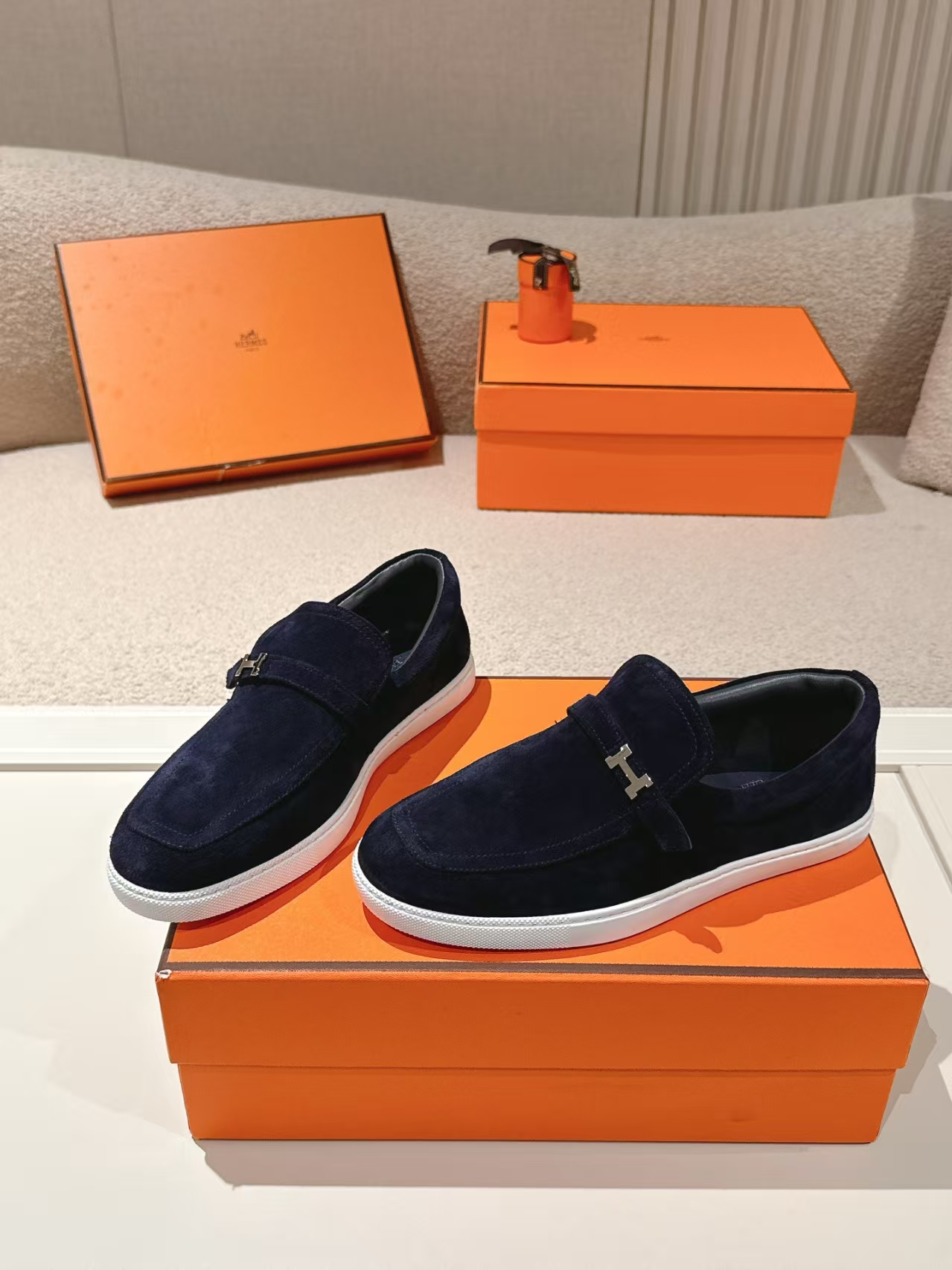 HERMÈS Fall Winter New Arrival Loafer in White & Navy | British Vintage Design