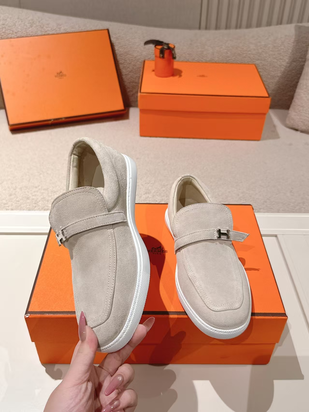 HERMÈS Fall Winter New Arrival Loafer in White & Light Grey | British Vintage Design