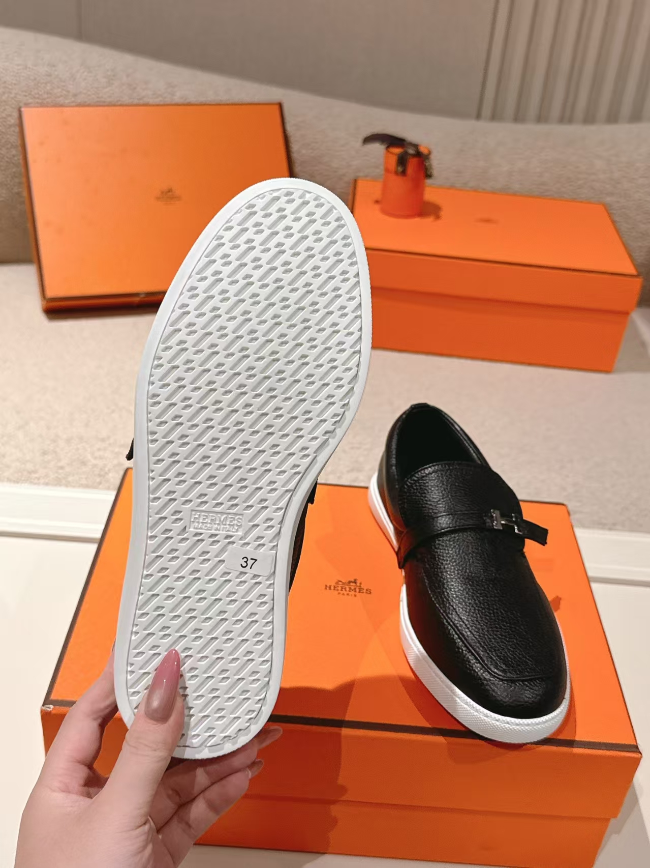 HERMÈS Fall Winter New Arrival Loafer in White & Black Leather | British Vintage Design