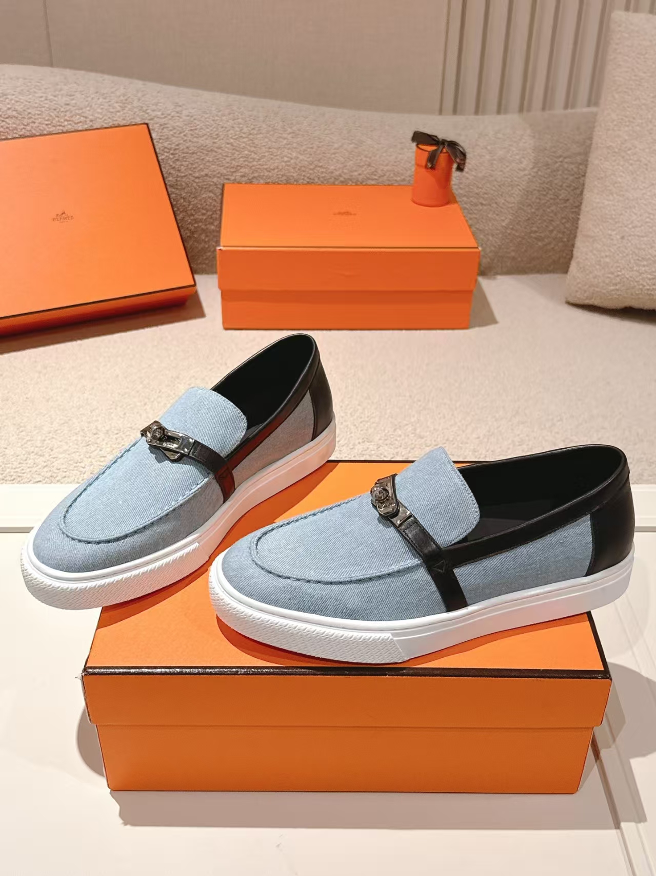 HERMÈS New Arrival Kelly Buckle Platform Loafer in White, Blue & Black