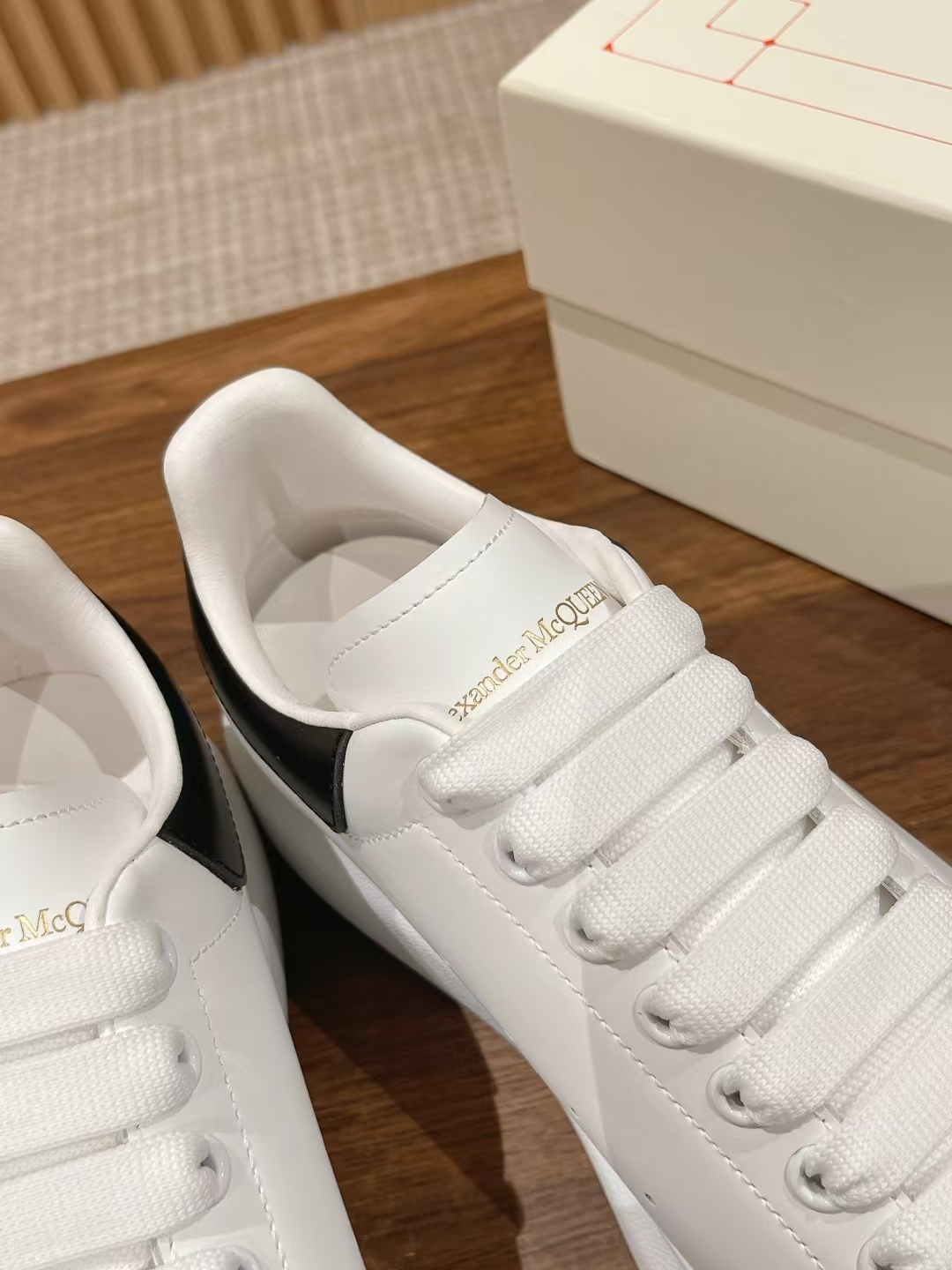 Alexander McQueen Outdoor Sneaker White & Black Leather Tail | Sport Shoe