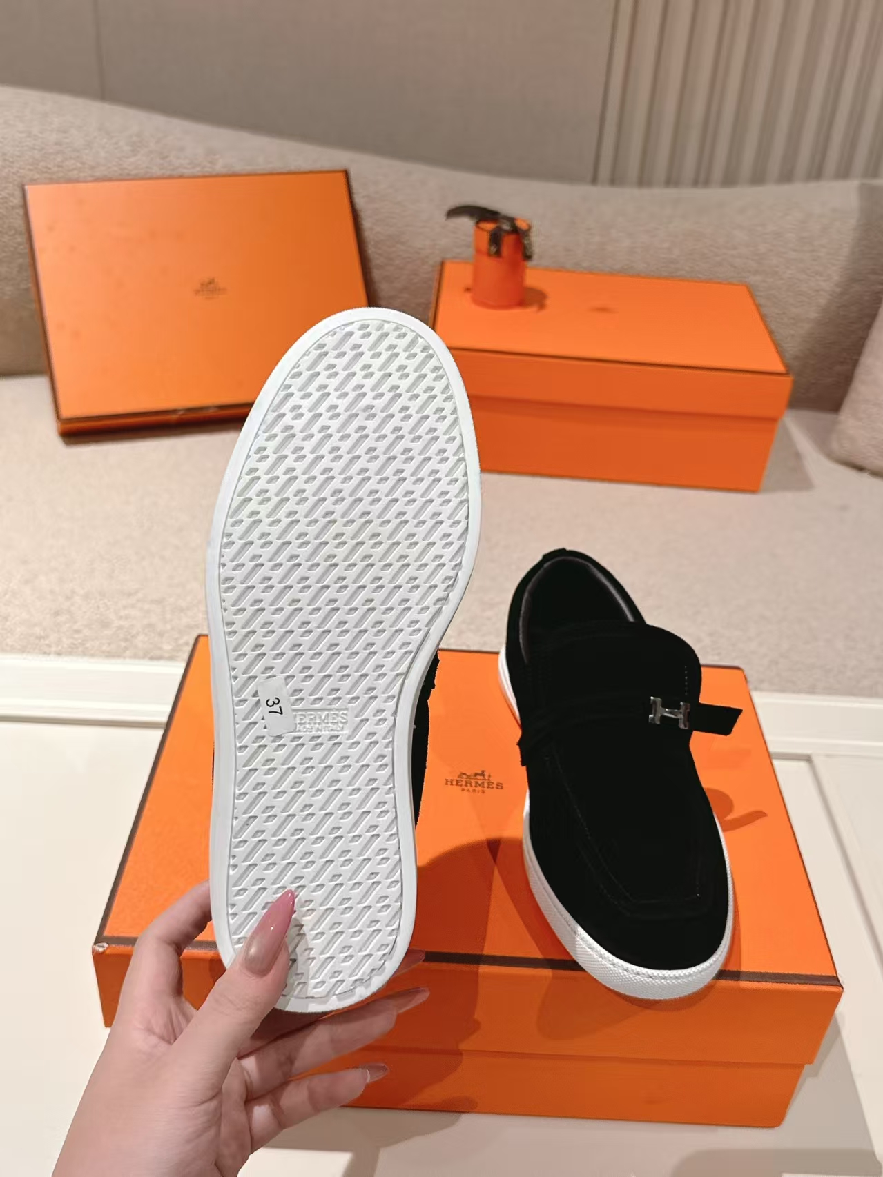 HERMÈS Fall Winter New Arrival Loafer in White & Black | British Vintage Design