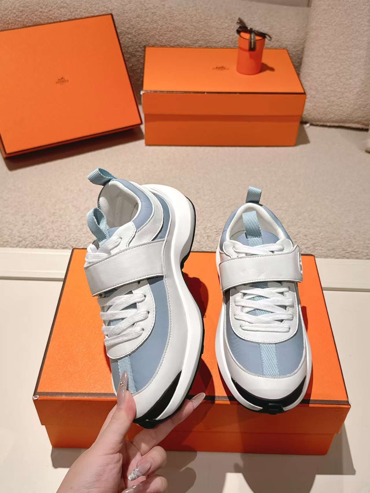 HERMÈS Loop White & Light Blue Calfskin Casual Sneaker
