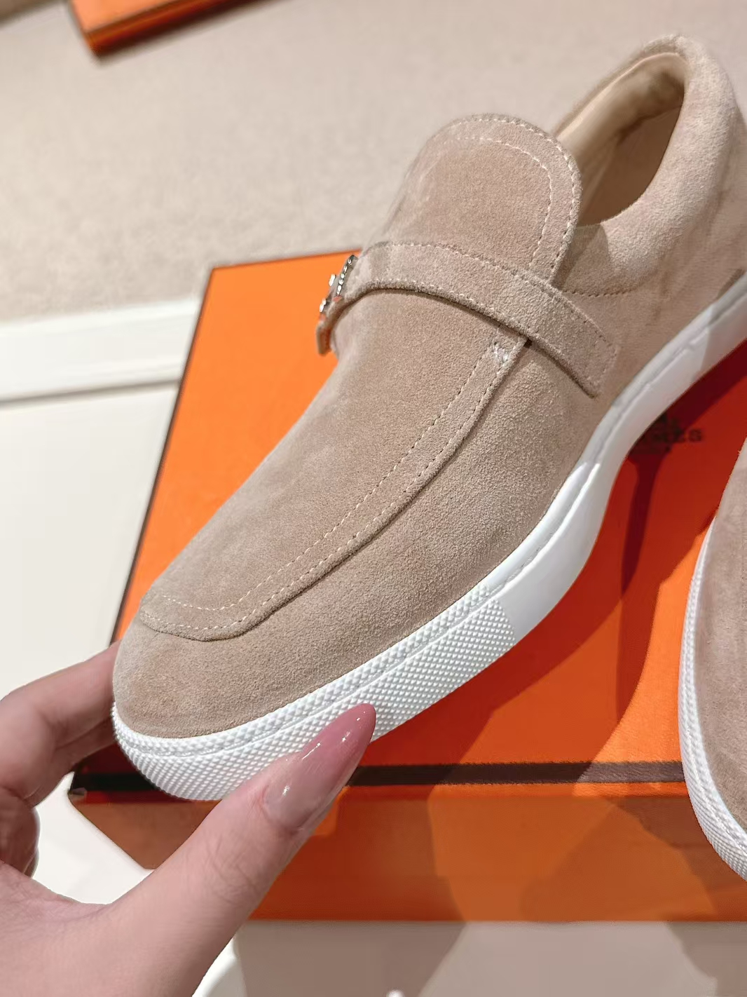 HERMÈS Fall Winter New Arrival Loafer in White & Light Khaki | British Vintage Design