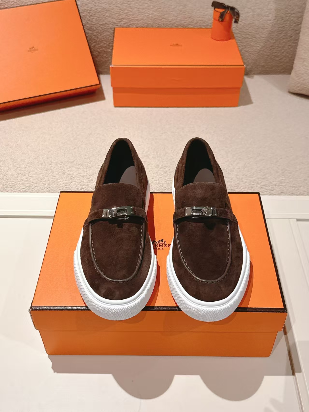 HERMÈS New Arrival Kelly Buckle Platform Loafer in White & Dark Brown