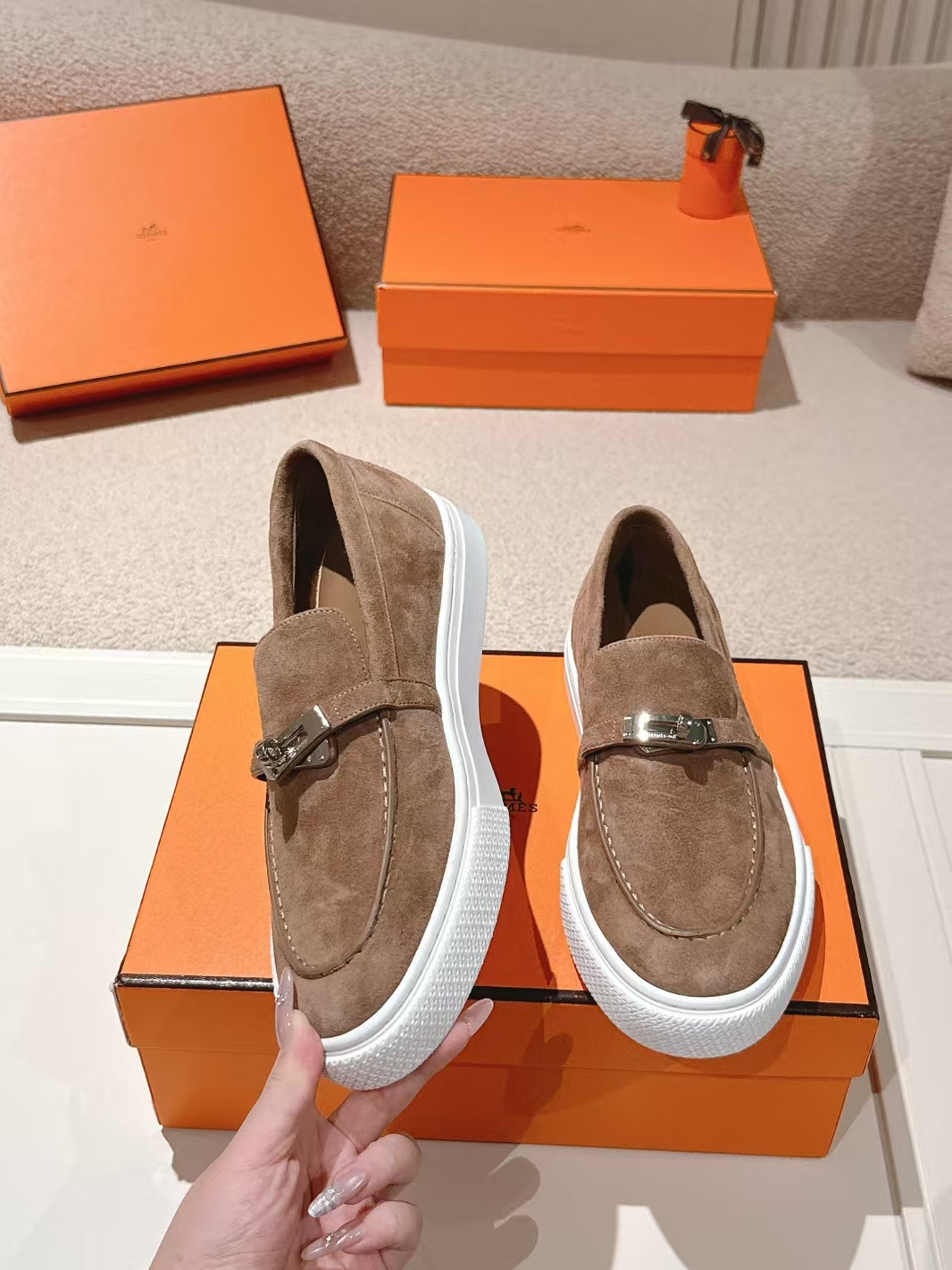 HERMÈS New Arrival Kelly Buckle Platform Loafer in White & Brown