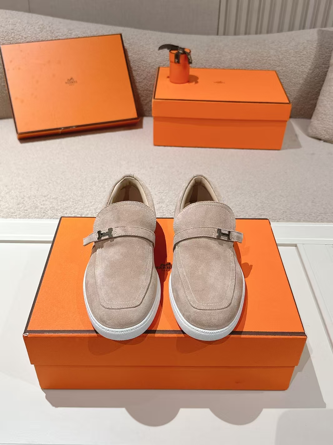 HERMÈS Fall Winter New Arrival Loafer in White & Light Khaki | British Vintage Design