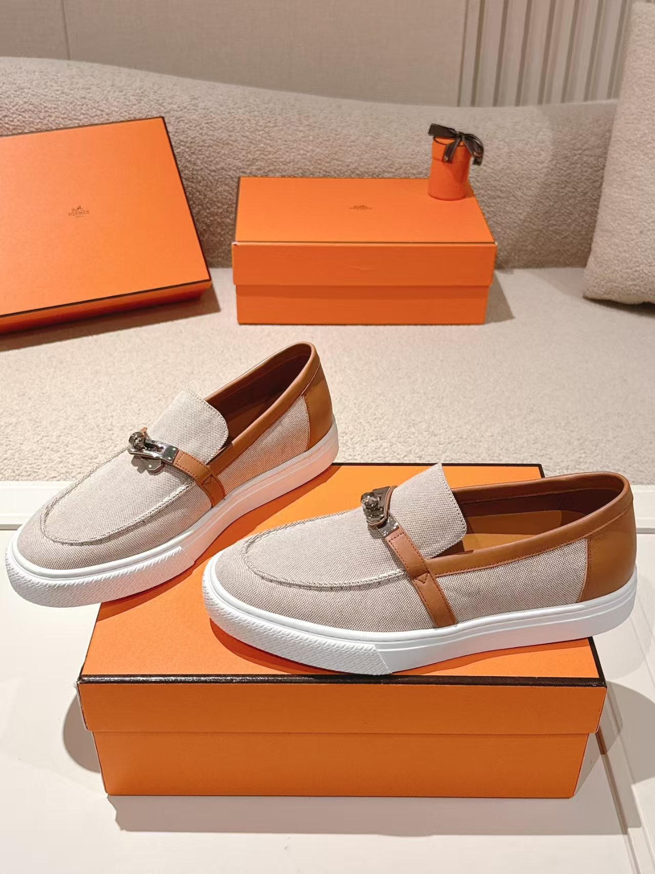 HERMÈS New Arrival Kelly Buckle Platform Loafer in White, Grey & Brown | Elevated Leather Slip-On