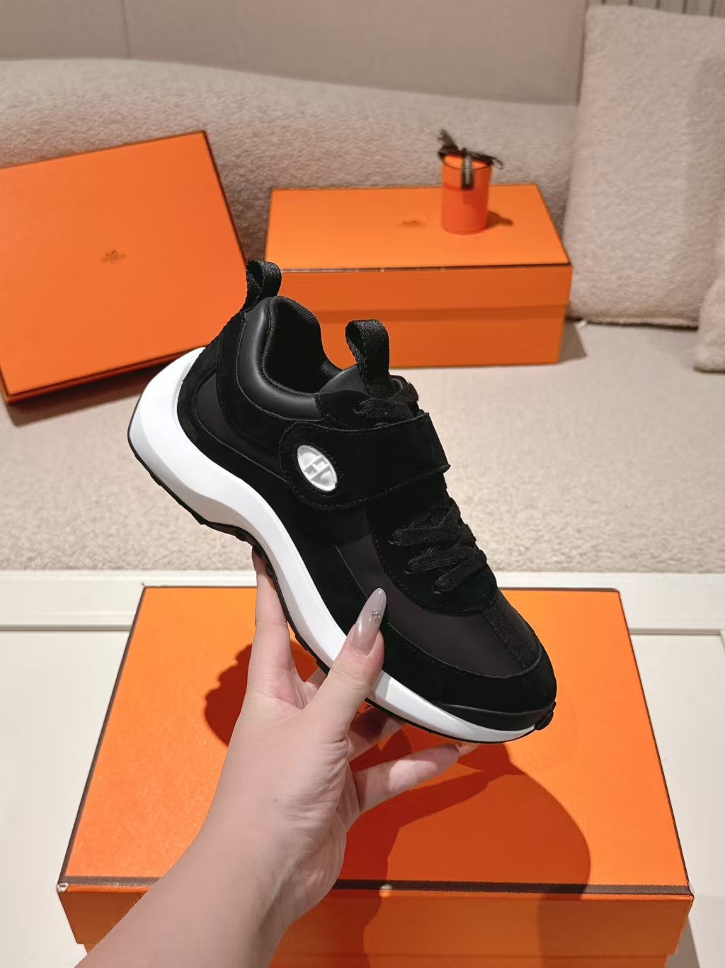 HERMÈS Loop White & Black Calfskin Casual Sneaker