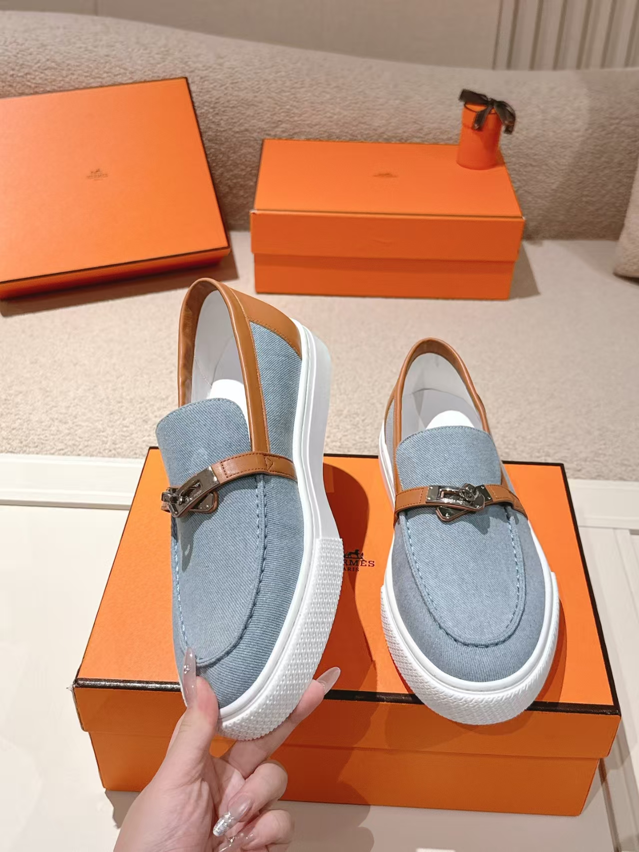 HERMÈS New Arrival Kelly Buckle Platform Loafer in White, Blue & Brown