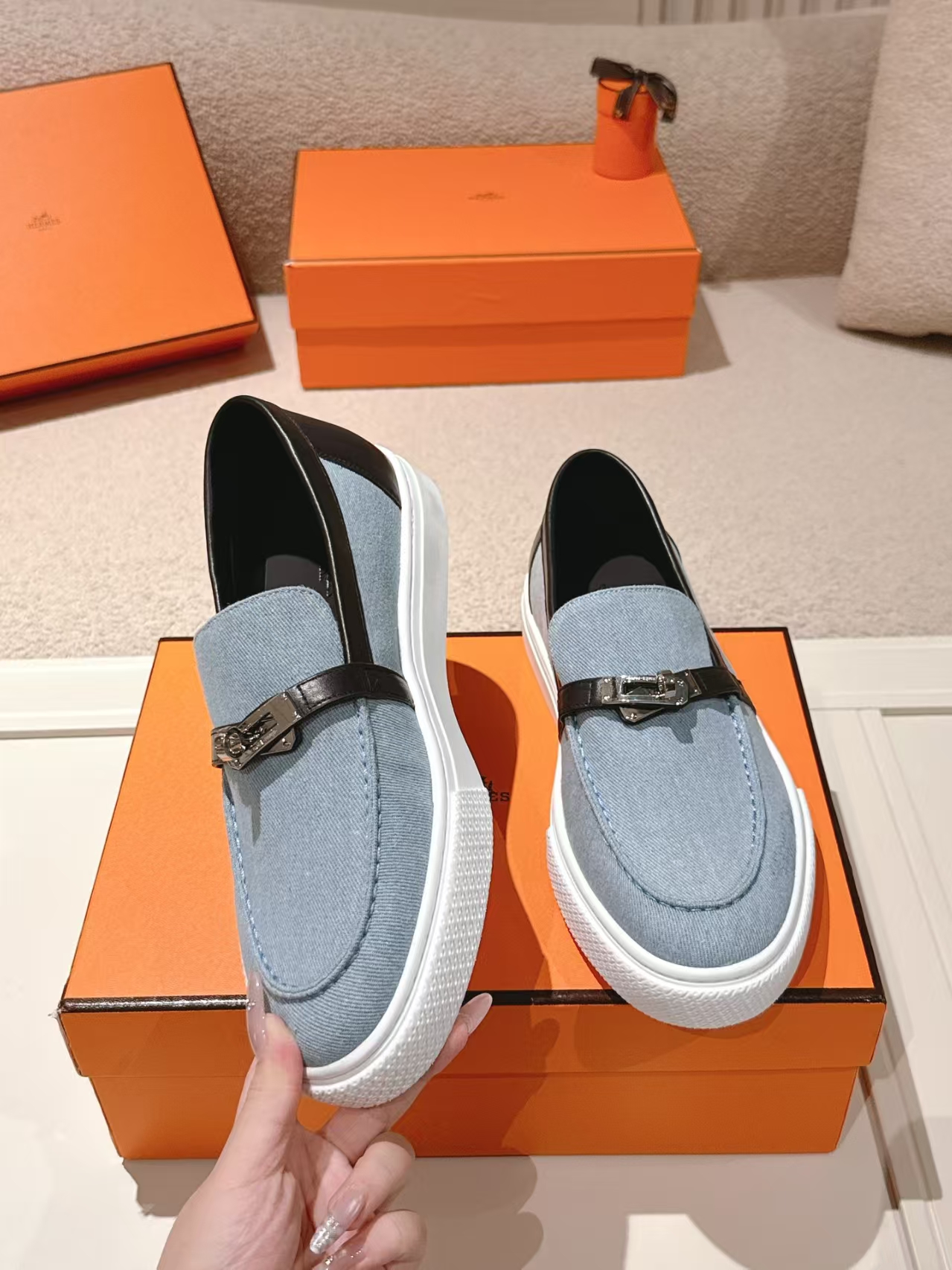 HERMÈS New Arrival Kelly Buckle Platform Loafer in White, Blue & Black