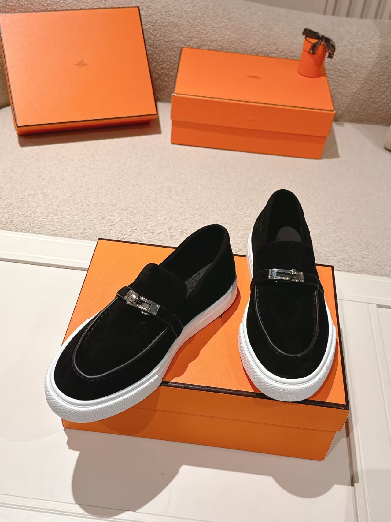 HERMÈS New Arrival Kelly Buckle Platform Loafer in White & Black