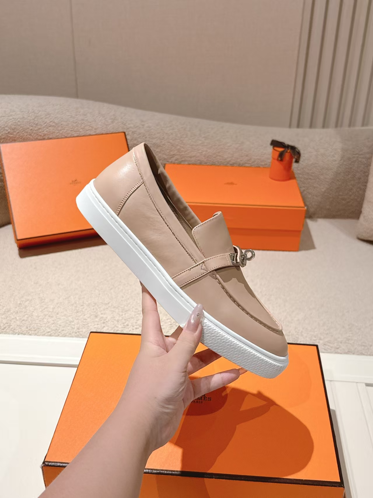 HERMÈS New Arrival Kelly Buckle Platform Loafer in White & Khaki