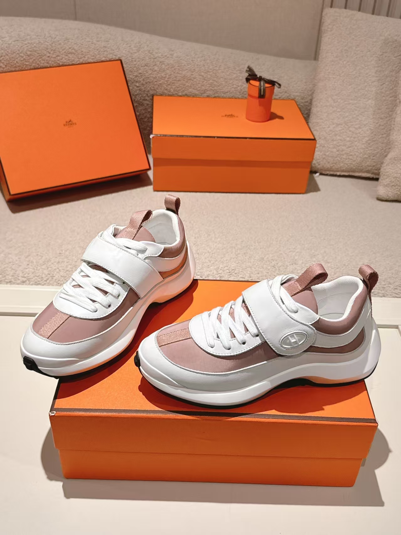 HERMÈS Loop White & Maroon Calfskin Casual Sneaker