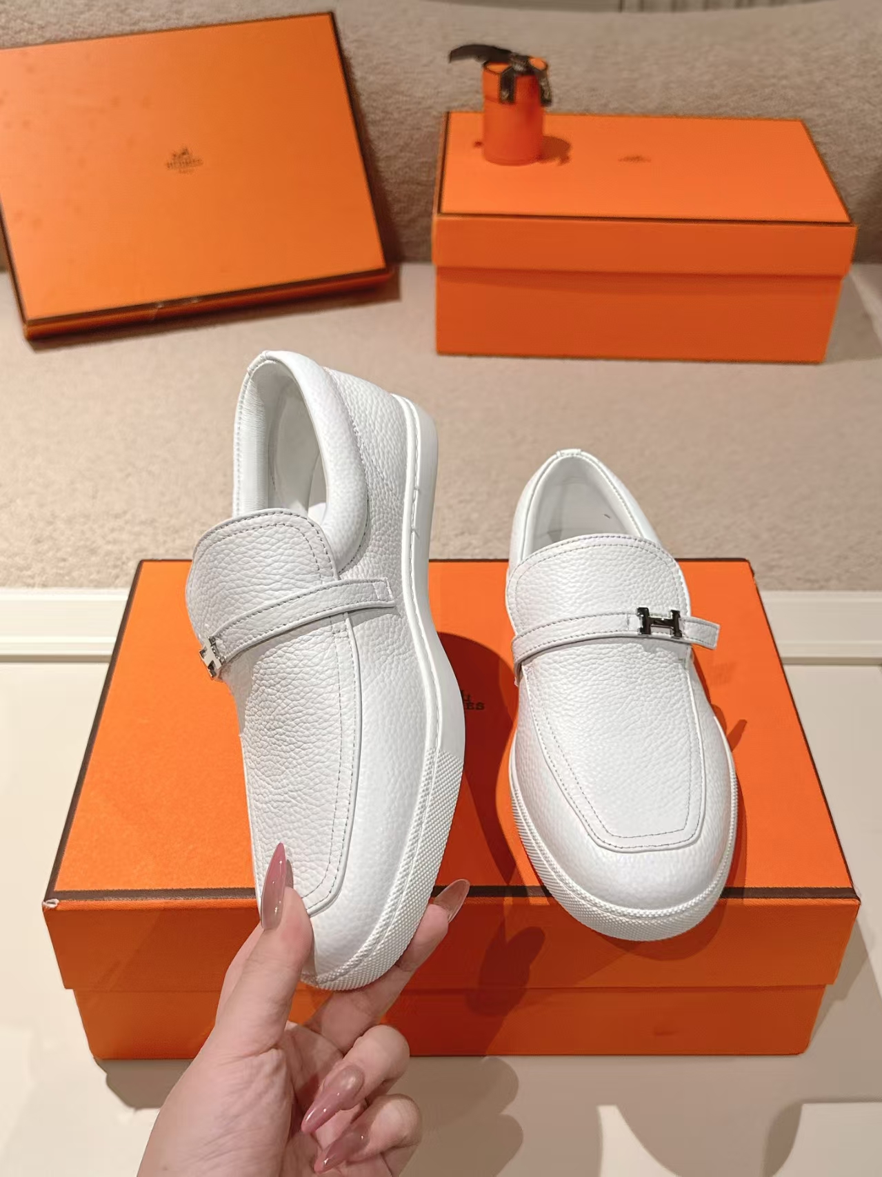 HERMÈS Fall Winter New Arrival Loafer in All-White | British Vintage Design