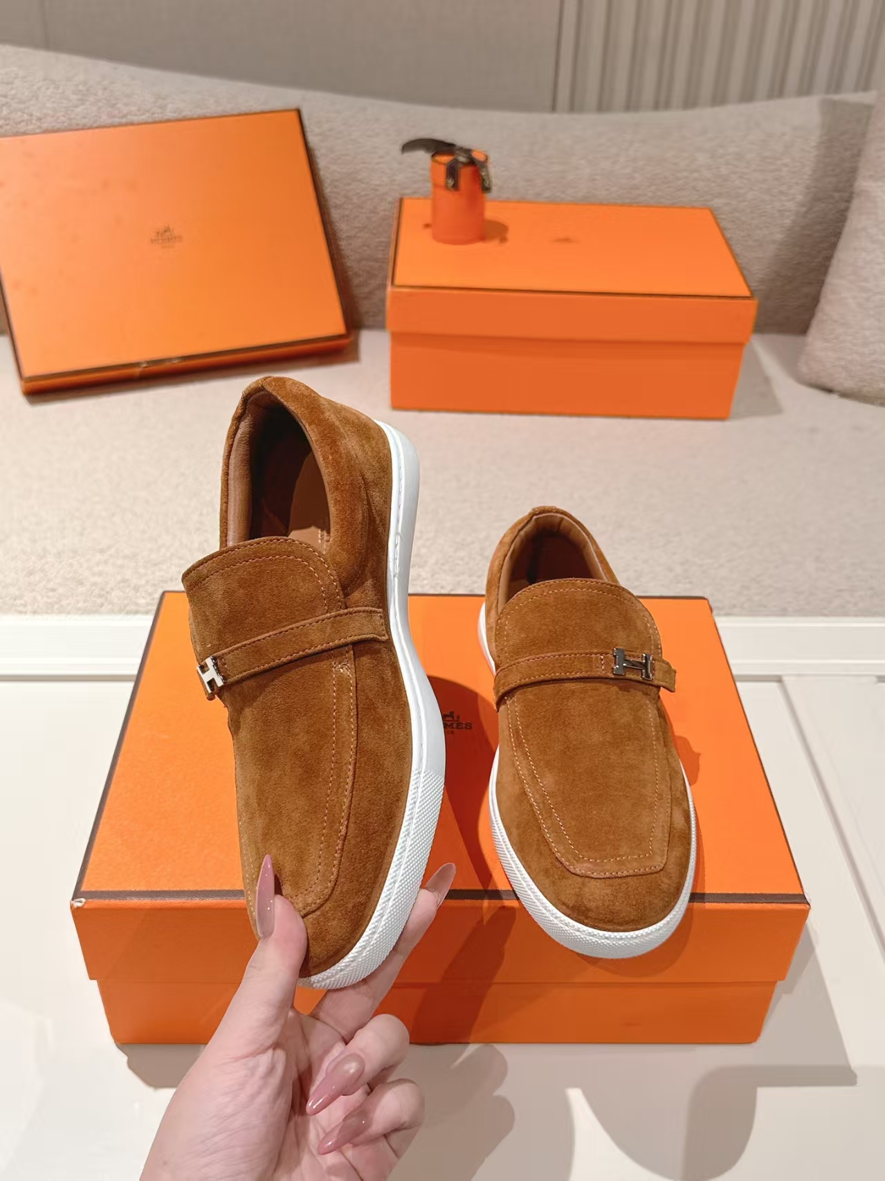 HERMÈS Fall Winter New Arrival Loafer in White & Brown | British Vintage Design