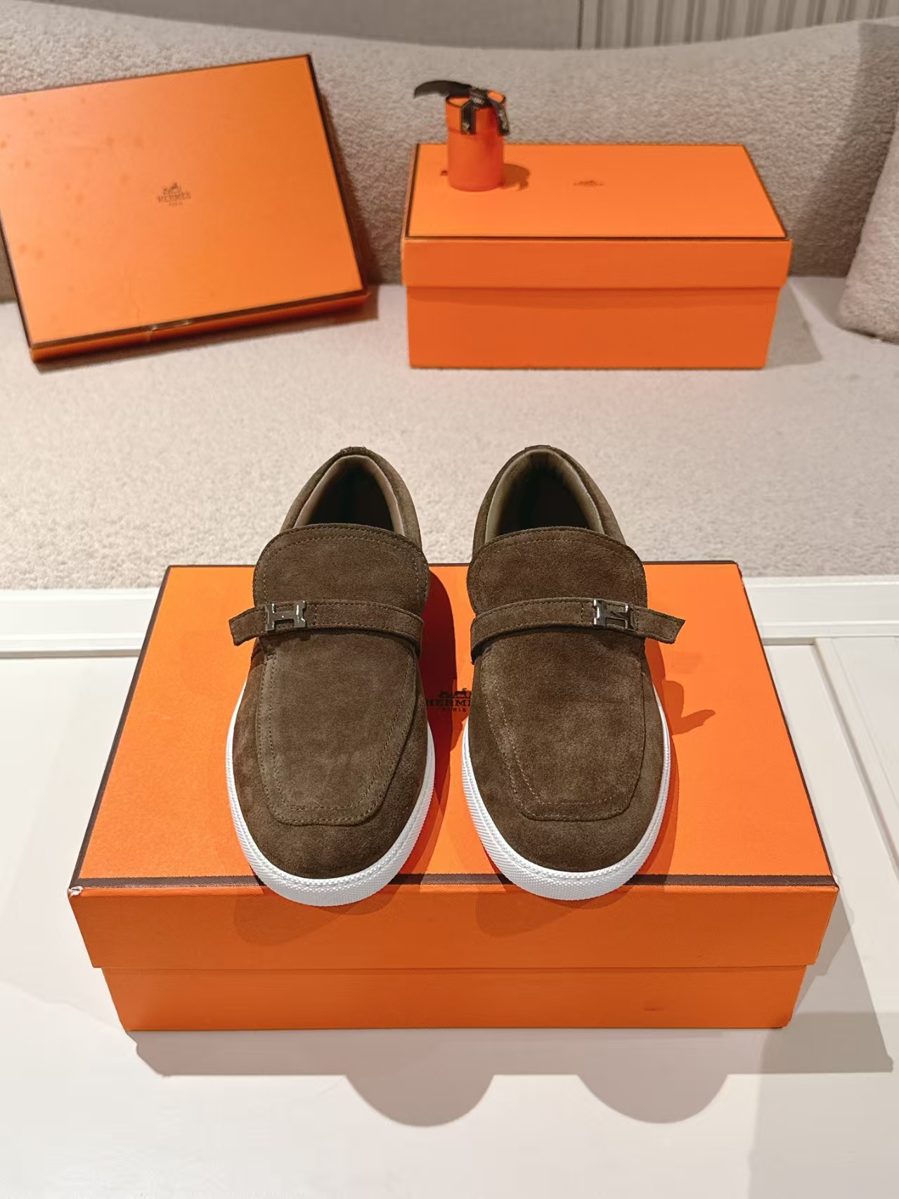 HERMÈS Fall Winter New Arrival Loafer in White & Dark Brown | British Vintage Design