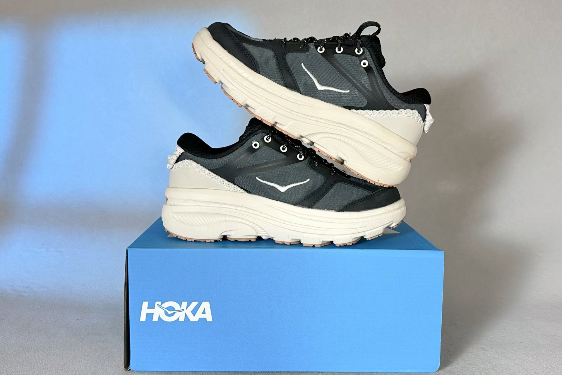 HOKA Bondi 8 Beige & Black | Retro Comfort Anti-Slip Low-Top Running Shoes