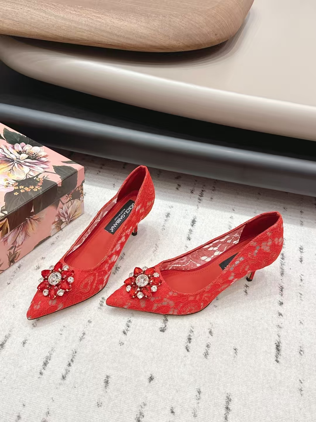Dolce & Gabbana 6.5cm Red Pointed-Toe Crystal Buckle Lace High Heel Pump