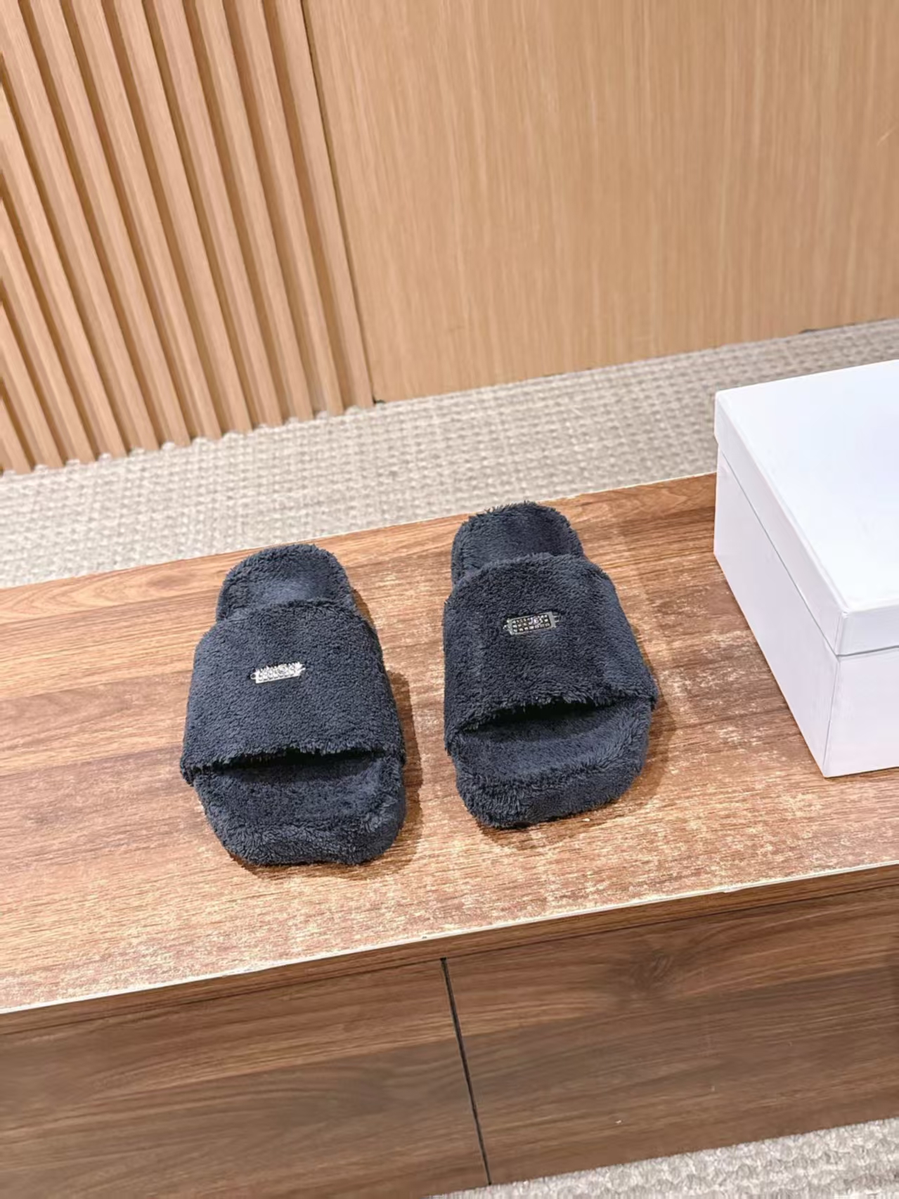 Maison Margiela New Arrival Chunky Flat-Toe Faux Fur Slipper in Black