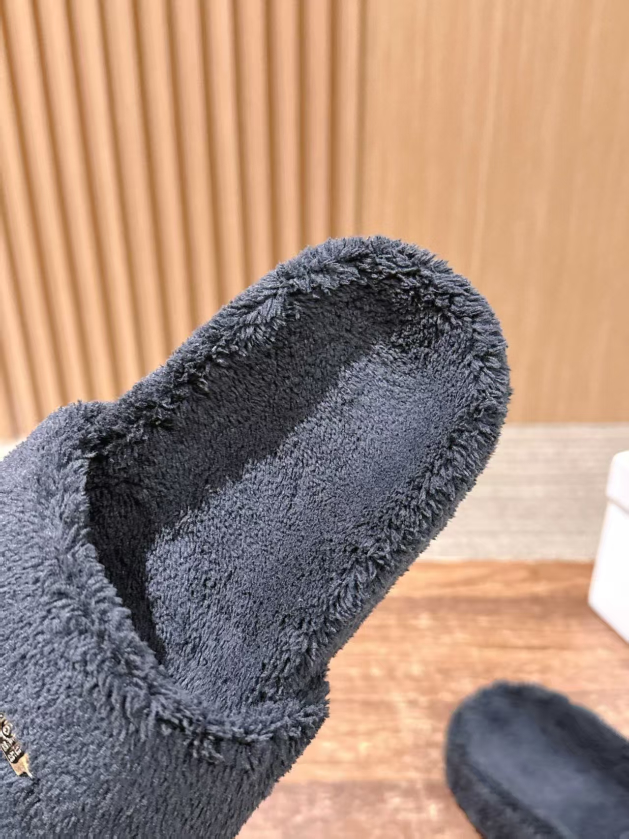 Maison Margiela New Arrival Chunky Flat-Toe Faux Fur Slipper in Black