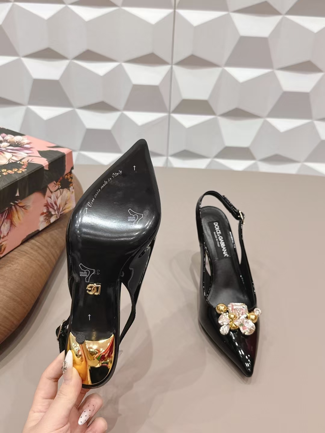 Dolce & Gabbana 9.5cm Pointed-Toe Crystal Buckle High Heel Pump in Black