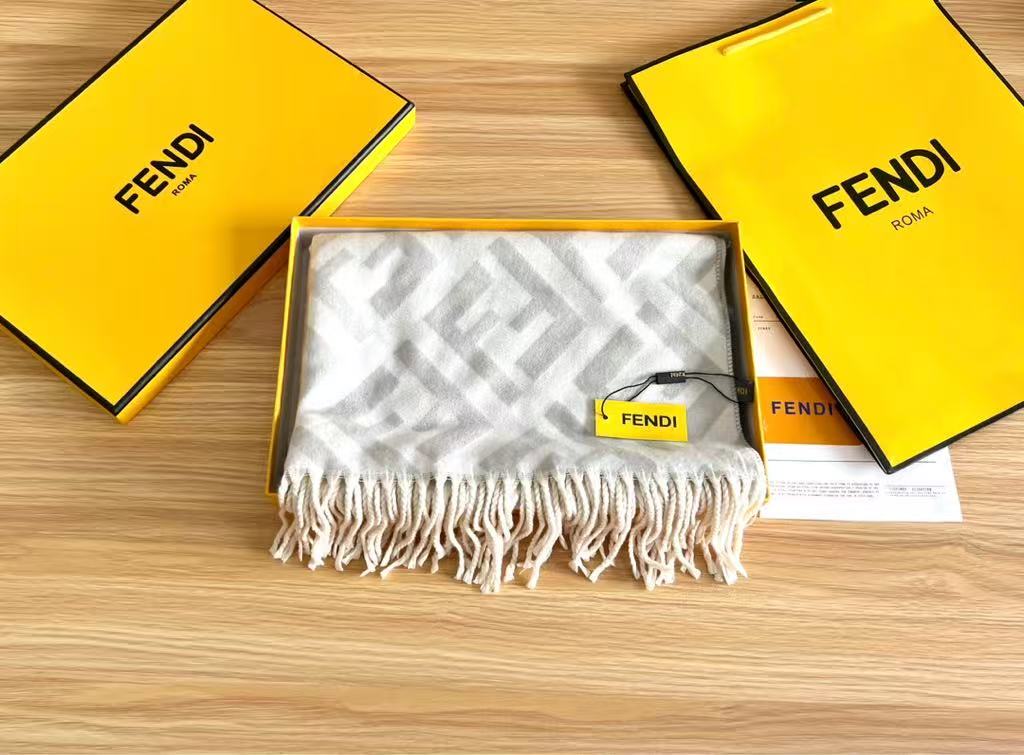 Fendi Light Gray Wool Blend Scarf with Classic FF Print (Unisex)